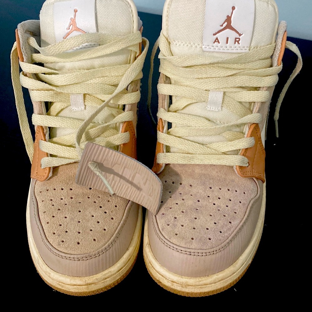 Air jordan model mid milan
